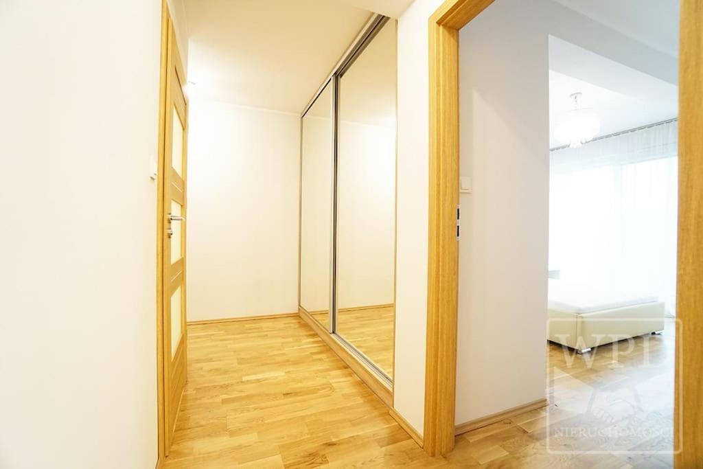 Modern Apartment-City Center-New Building-Garage Wrocław Extérieur photo